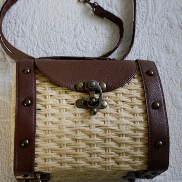 Wicker/Vegan Leather Style Handbag